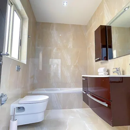 Penthouse With Xlendi Views & Two Large Terraces Apartmán Munxar