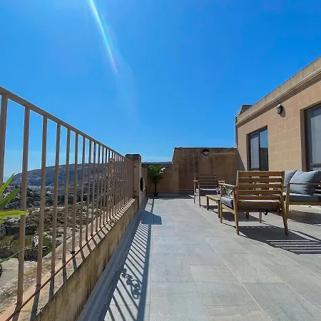 Penthouse With Xlendi Views & Two Large Terraces * Munxar