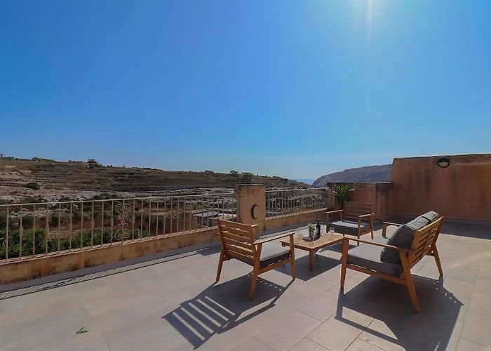 Penthouse With Xlendi Views & Two Large Terraces Apartment *