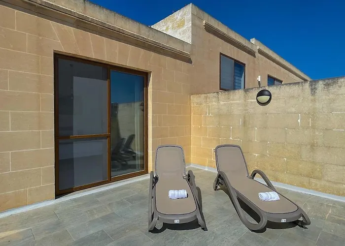 Apartment Penthouse With Xlendi Views & Two Large Terraces