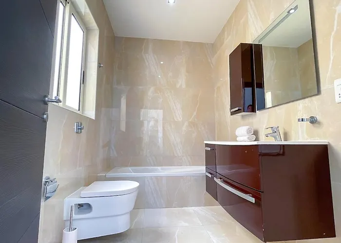 Penthouse With Xlendi Views & Two Large Terraces Apartment Munxar