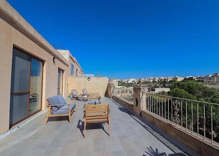 Apartment Penthouse With Xlendi Views & Two Large Terraces