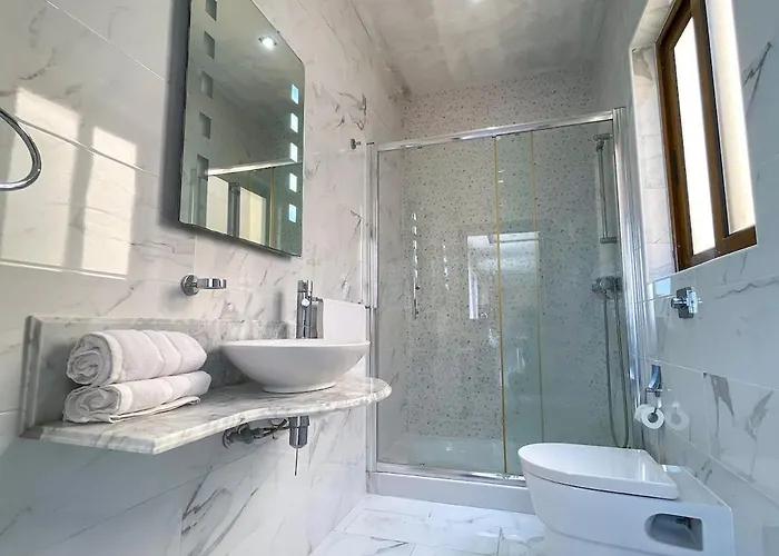 Apartment Penthouse With Xlendi Views & Two Large Terraces